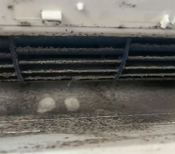 东安空调吹的风有股烧焦味是怎么回事